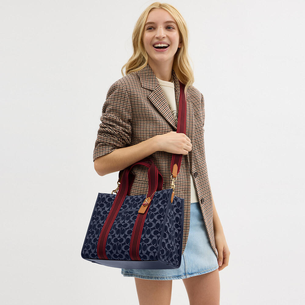 Smith Tote Bag In Signature Denim - Picture 4 of 5